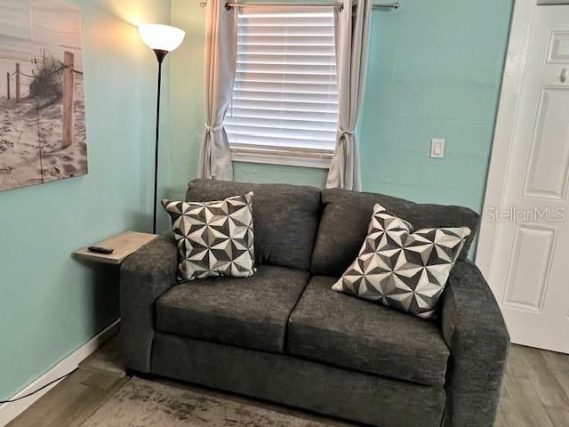 待售: $150,000 (1 贝兹, 1 浴室, 320 平方英尺)