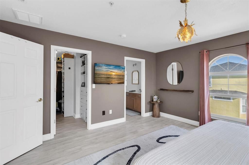 For Sale: $325,000 (3 beds, 3 baths, 1793 Square Feet)