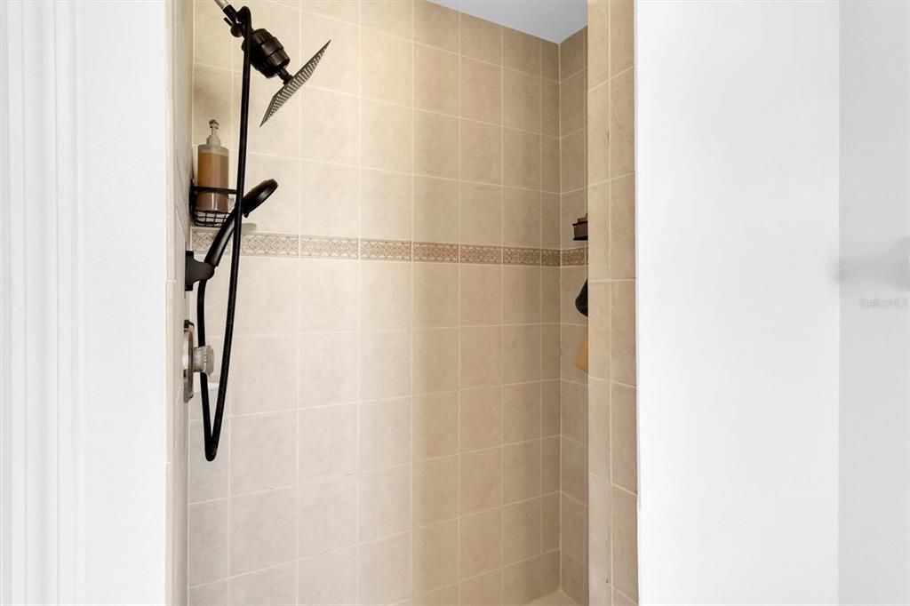 For Sale: $325,000 (3 beds, 3 baths, 1793 Square Feet)