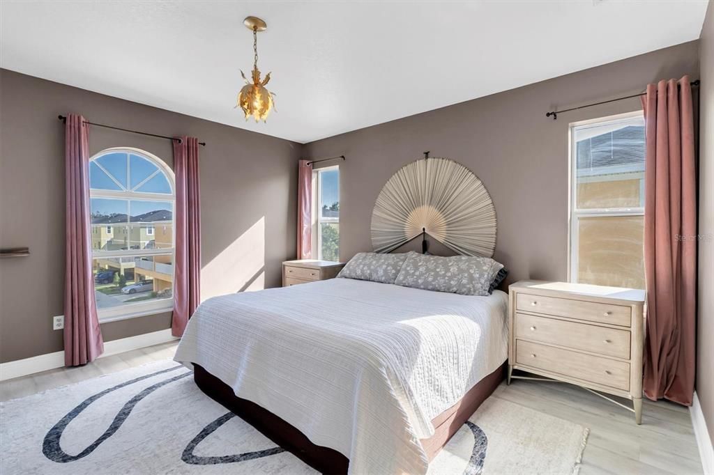 For Sale: $325,000 (3 beds, 3 baths, 1793 Square Feet)