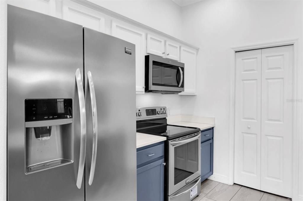 For Sale: $325,000 (3 beds, 3 baths, 1793 Square Feet)