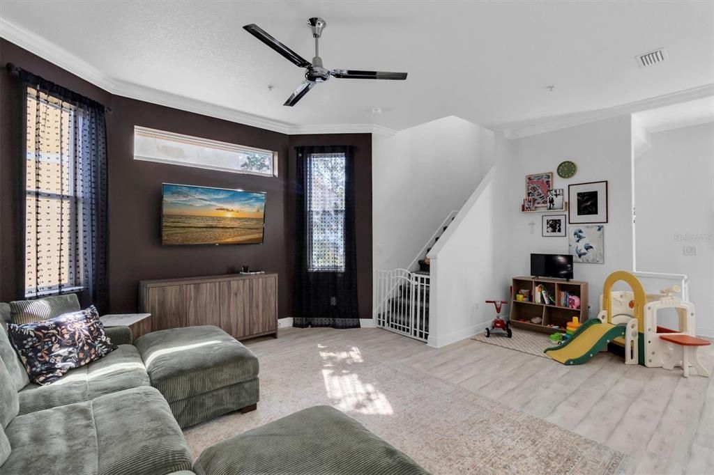 For Sale: $325,000 (3 beds, 3 baths, 1793 Square Feet)