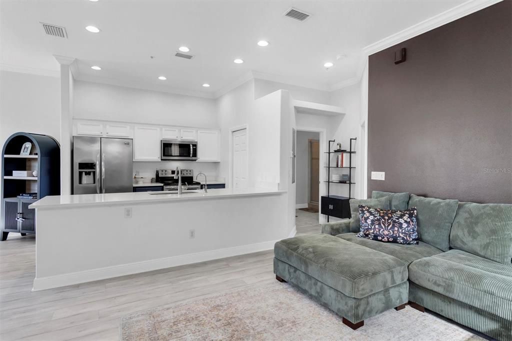 For Sale: $325,000 (3 beds, 3 baths, 1793 Square Feet)