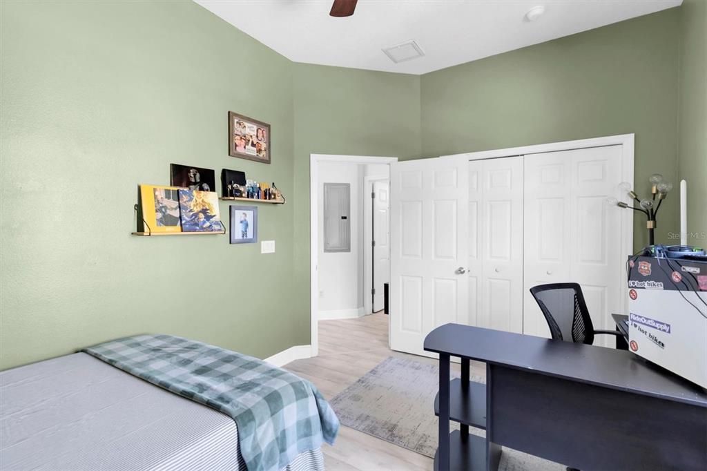 For Sale: $325,000 (3 beds, 3 baths, 1793 Square Feet)