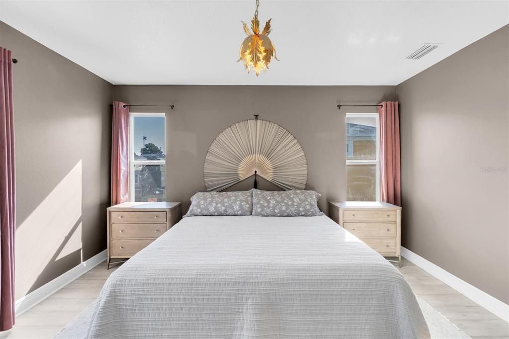 For Sale: $325,000 (3 beds, 3 baths, 1793 Square Feet)