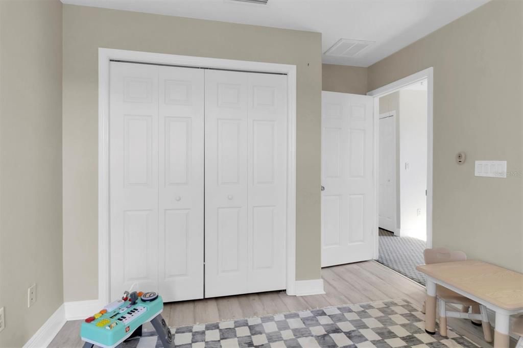 For Sale: $325,000 (3 beds, 3 baths, 1793 Square Feet)