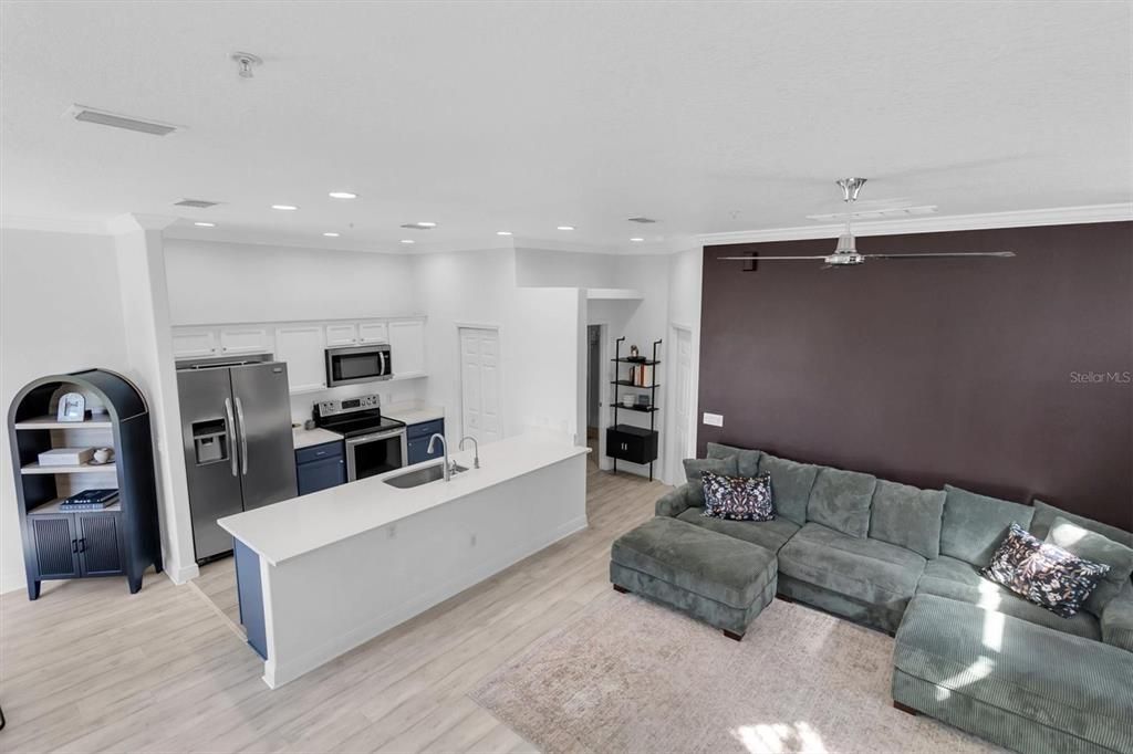 For Sale: $325,000 (3 beds, 3 baths, 1793 Square Feet)