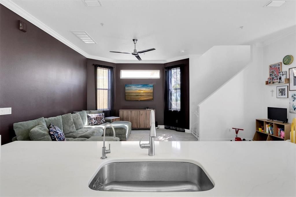 For Sale: $325,000 (3 beds, 3 baths, 1793 Square Feet)