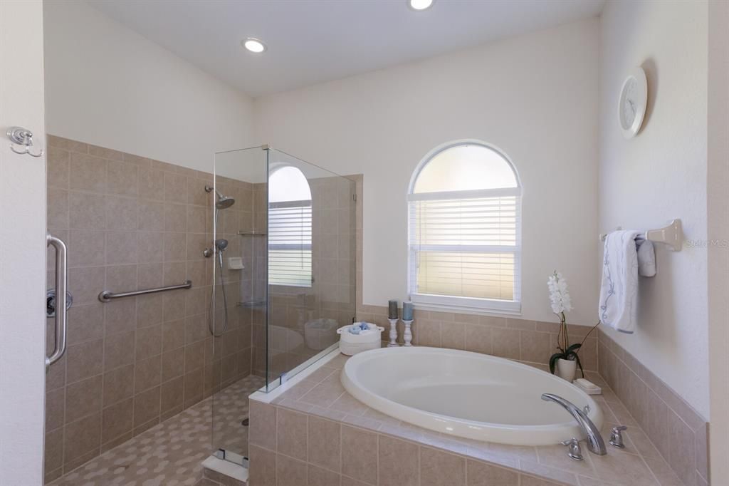 待售: $945,000 (4 贝兹, 3 浴室, 3852 平方英尺)