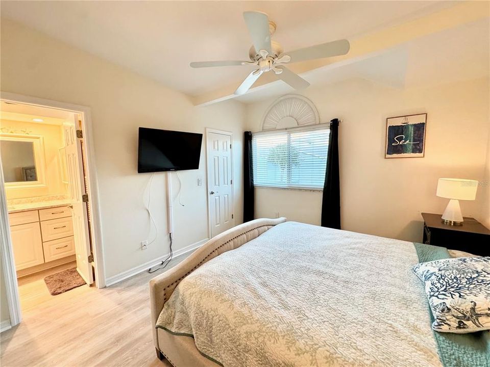 For Sale: $559,000 (3 beds, 2 baths, 1566 Square Feet)