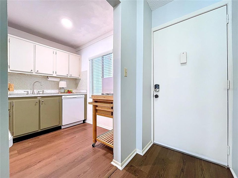 For Sale: $115,000 (1 beds, 1 baths, 750 Square Feet)