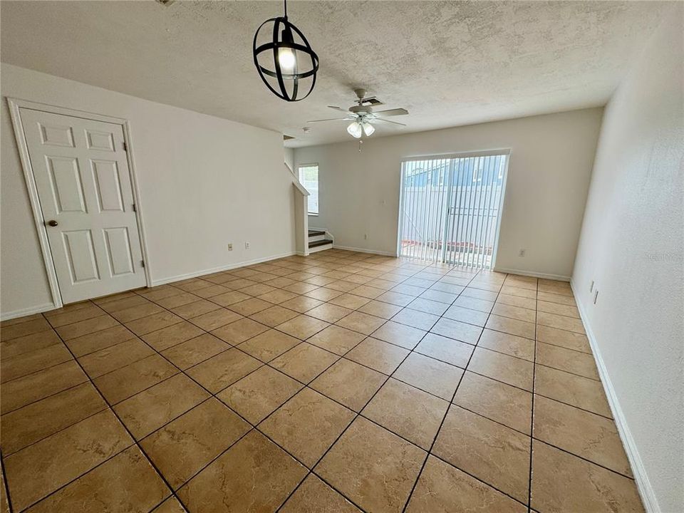 出租: $2,000 (3 贝兹, 2 浴室, 1353 平方英尺)