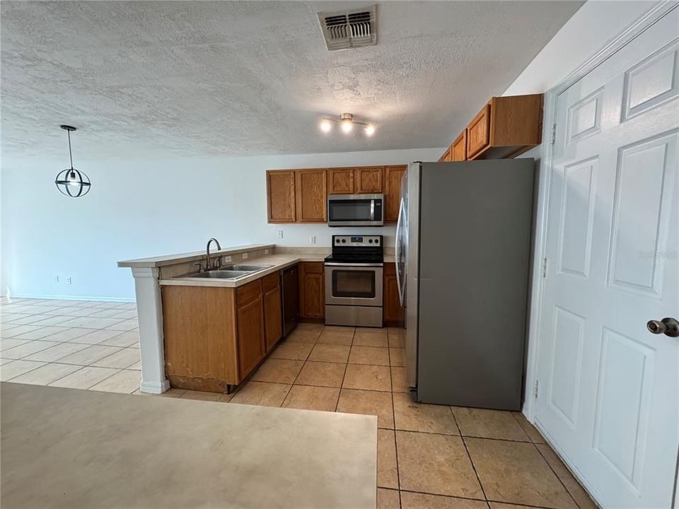 出租: $2,000 (3 贝兹, 2 浴室, 1353 平方英尺)