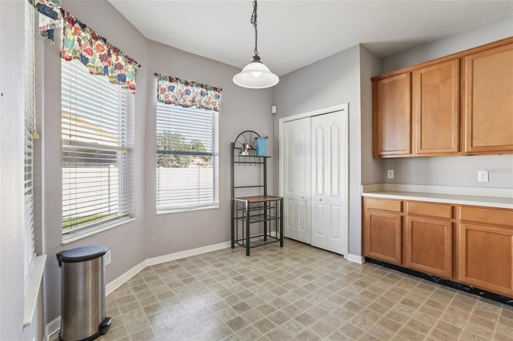 Под контрактом: $340,000 (3 спален, 2 ванн, 1738 Квадратных фут)