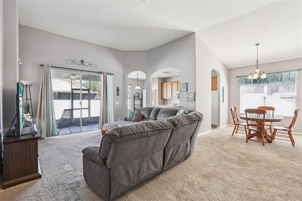 Под контрактом: $340,000 (3 спален, 2 ванн, 1738 Квадратных фут)