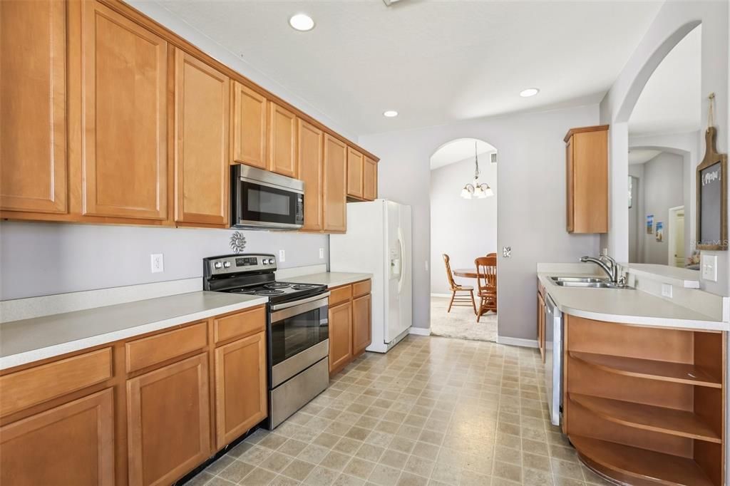 Под контрактом: $340,000 (3 спален, 2 ванн, 1738 Квадратных фут)