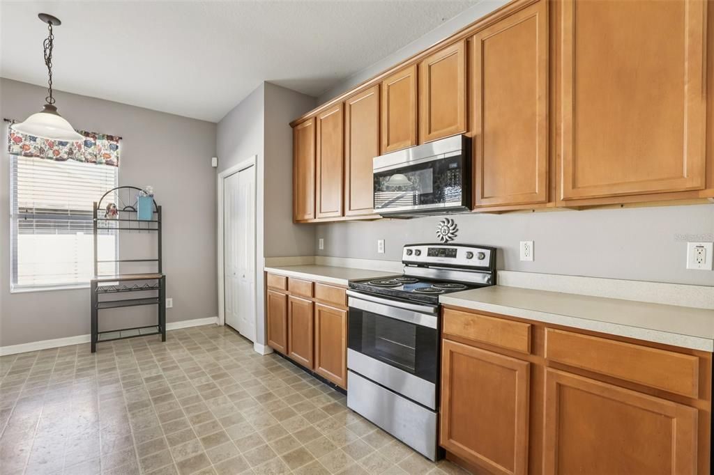 Под контрактом: $340,000 (3 спален, 2 ванн, 1738 Квадратных фут)