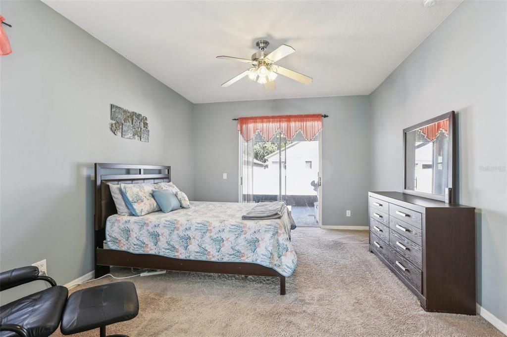 Под контрактом: $340,000 (3 спален, 2 ванн, 1738 Квадратных фут)