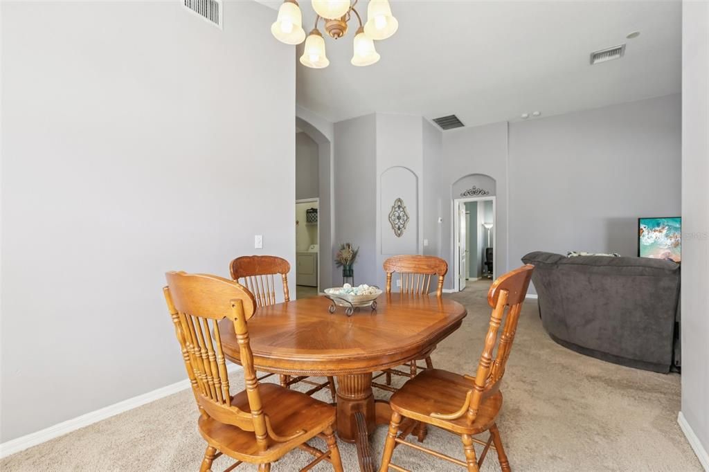 Под контрактом: $340,000 (3 спален, 2 ванн, 1738 Квадратных фут)