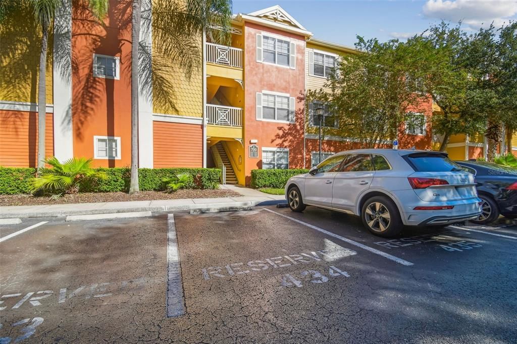 Active With Contract: $249,000 (1 beds, 1 baths, 867 Square Feet)