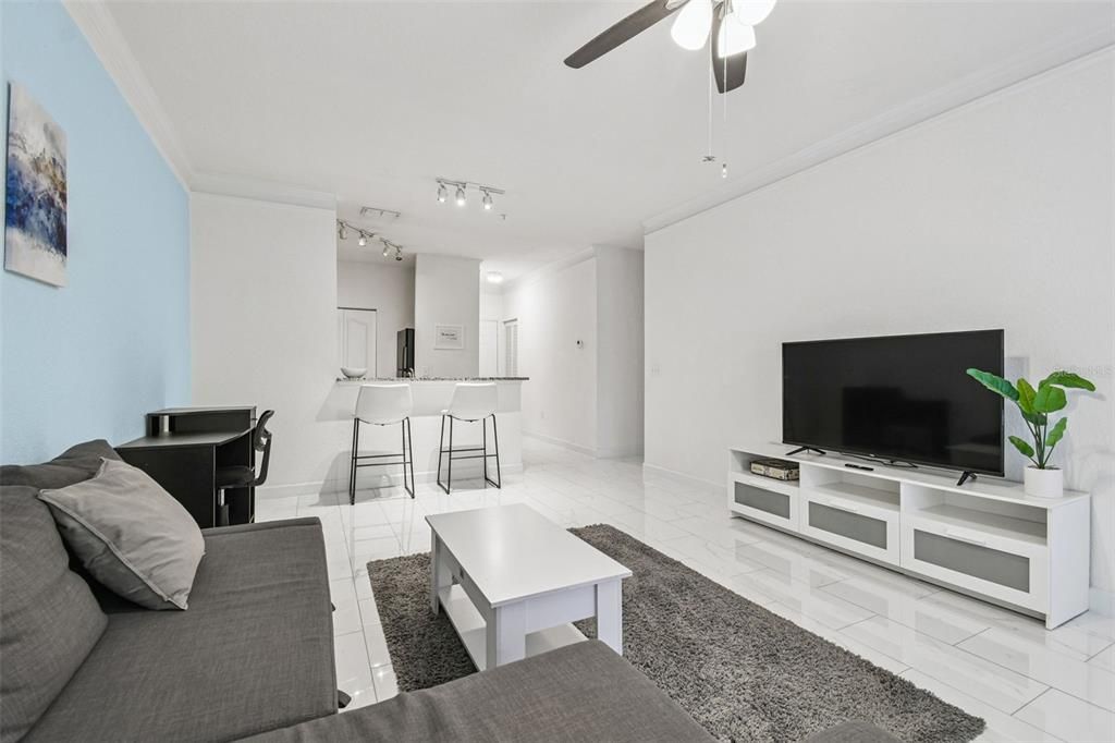 Active With Contract: $249,000 (1 beds, 1 baths, 867 Square Feet)