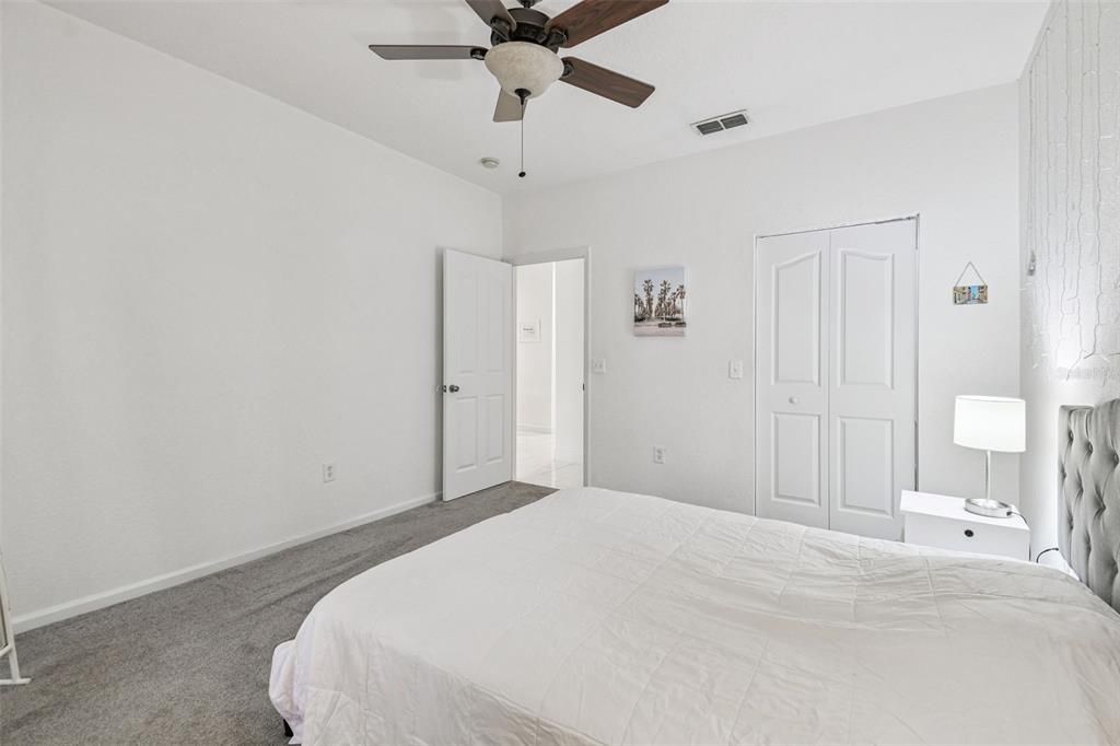Active With Contract: $249,000 (1 beds, 1 baths, 867 Square Feet)