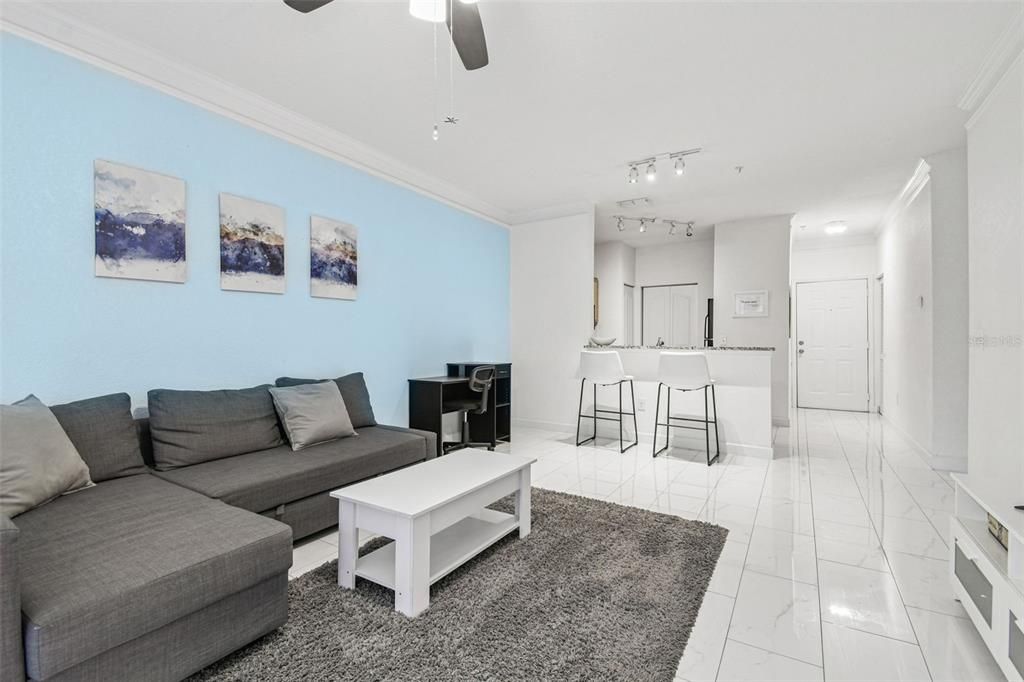 Active With Contract: $249,000 (1 beds, 1 baths, 867 Square Feet)