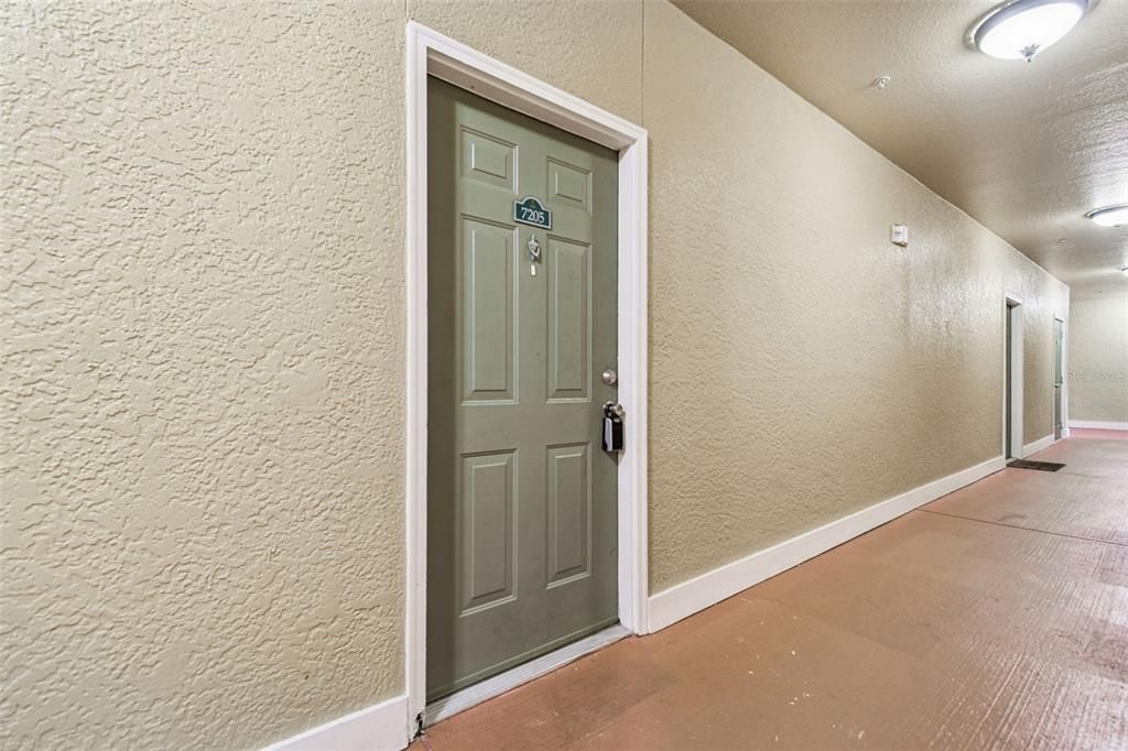 Active With Contract: $249,000 (1 beds, 1 baths, 867 Square Feet)