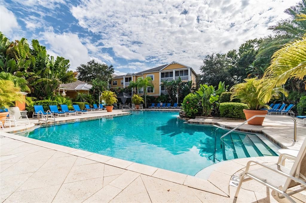 Active With Contract: $249,000 (1 beds, 1 baths, 867 Square Feet)