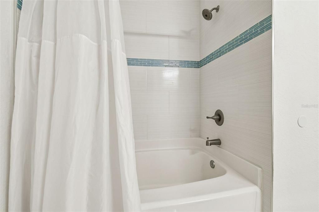 Active With Contract: $249,000 (1 beds, 1 baths, 867 Square Feet)