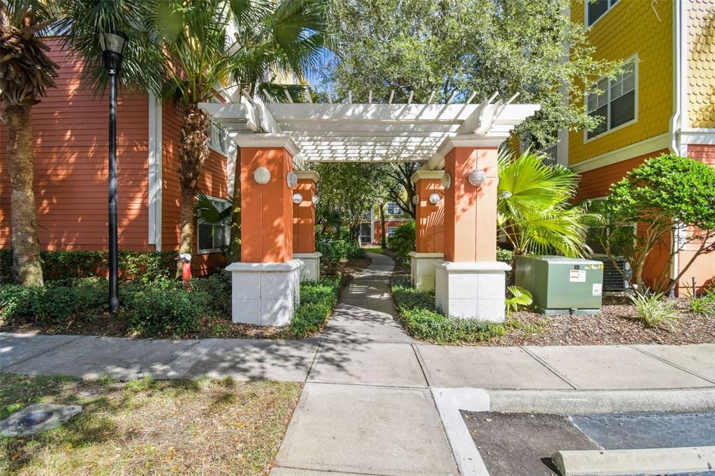 Active With Contract: $249,000 (1 beds, 1 baths, 867 Square Feet)