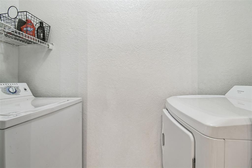 Active With Contract: $249,000 (1 beds, 1 baths, 867 Square Feet)