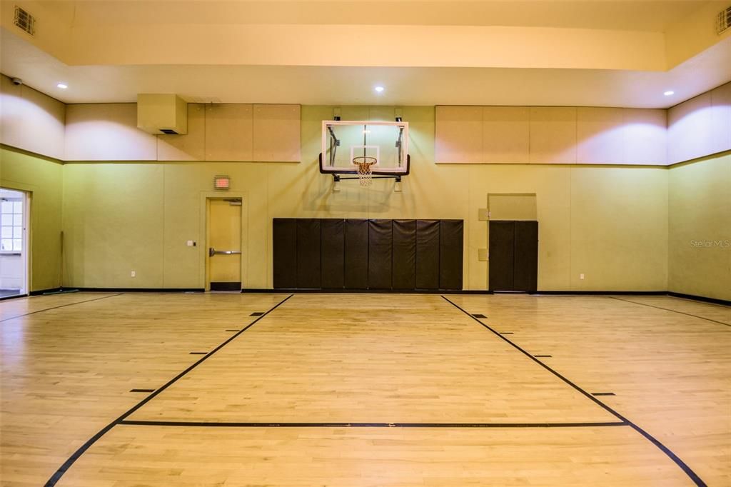 Active With Contract: $249,000 (1 beds, 1 baths, 867 Square Feet)