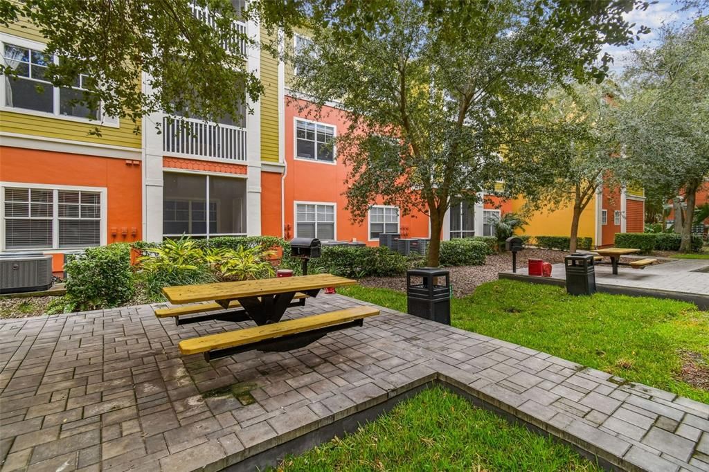 Active With Contract: $249,000 (1 beds, 1 baths, 867 Square Feet)