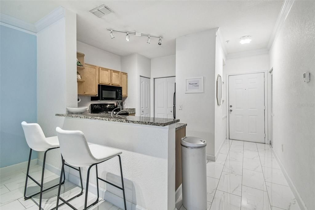 Active With Contract: $249,000 (1 beds, 1 baths, 867 Square Feet)