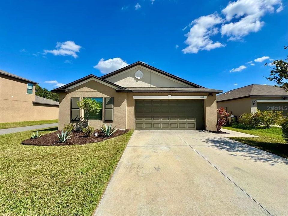 出租: $2,100 (4 贝兹, 2 浴室, 1841 平方英尺)