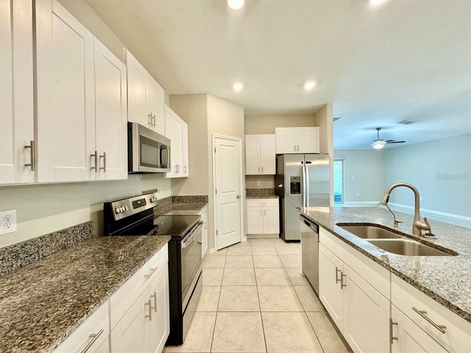 出租: $2,100 (4 贝兹, 2 浴室, 1841 平方英尺)