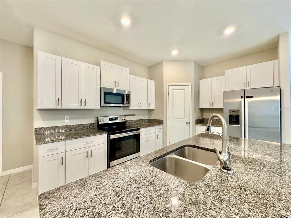 出租: $2,100 (4 贝兹, 2 浴室, 1841 平方英尺)