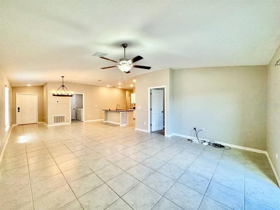 出租: $2,100 (4 贝兹, 2 浴室, 1841 平方英尺)