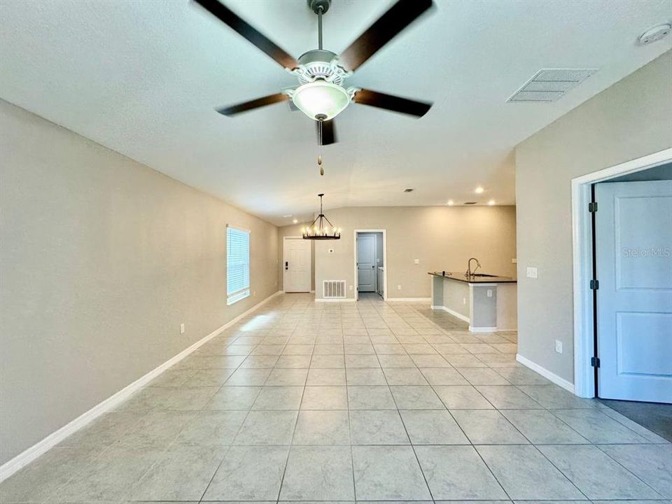 出租: $2,100 (4 贝兹, 2 浴室, 1841 平方英尺)