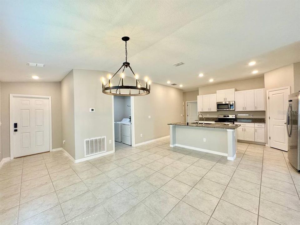 出租: $2,100 (4 贝兹, 2 浴室, 1841 平方英尺)