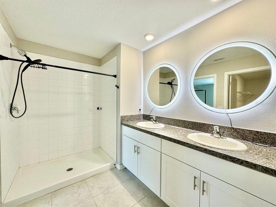 出租: $2,100 (4 贝兹, 2 浴室, 1841 平方英尺)