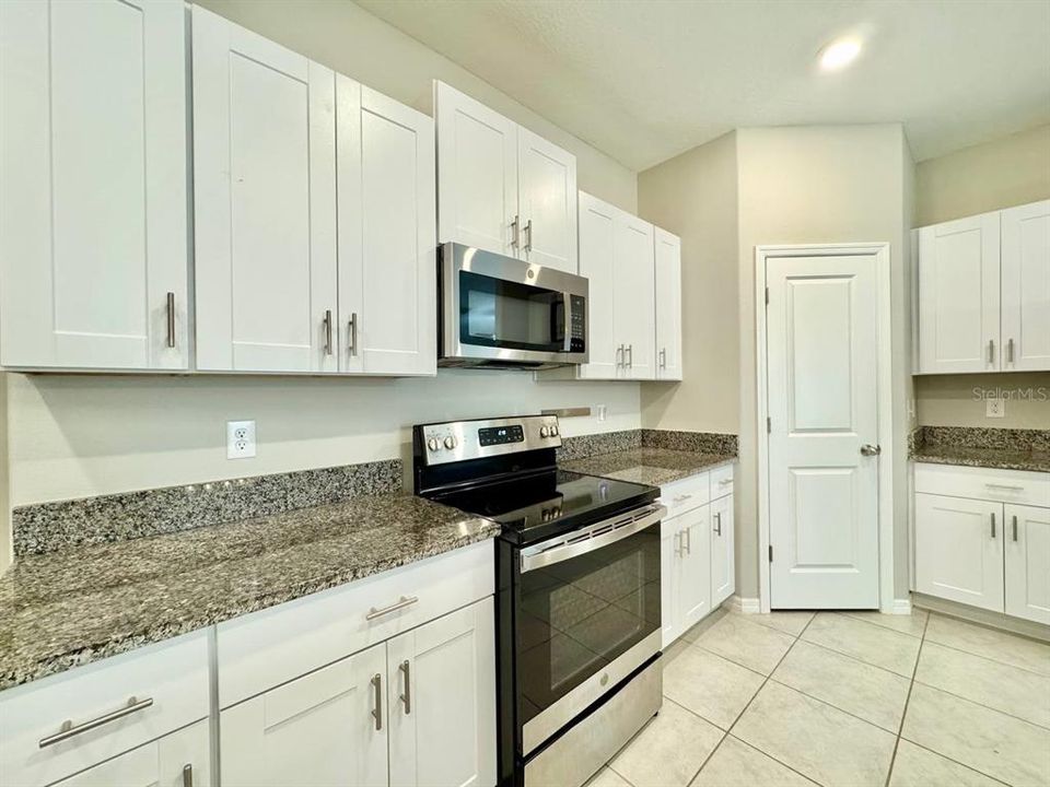 出租: $2,100 (4 贝兹, 2 浴室, 1841 平方英尺)