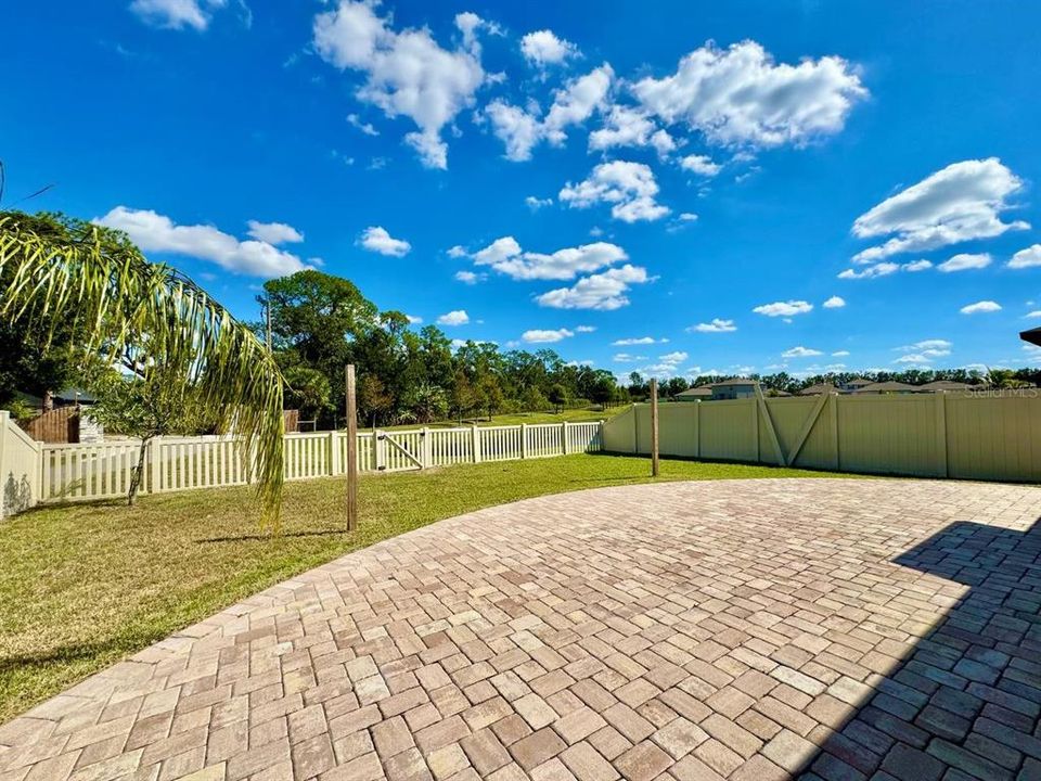 出租: $2,100 (4 贝兹, 2 浴室, 1841 平方英尺)