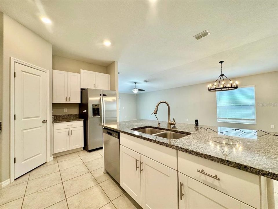 出租: $2,100 (4 贝兹, 2 浴室, 1841 平方英尺)