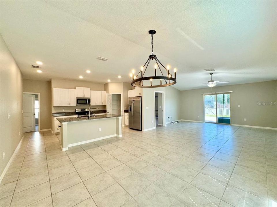 出租: $2,100 (4 贝兹, 2 浴室, 1841 平方英尺)