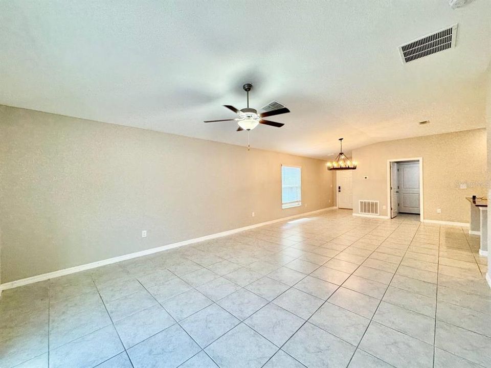 出租: $2,100 (4 贝兹, 2 浴室, 1841 平方英尺)