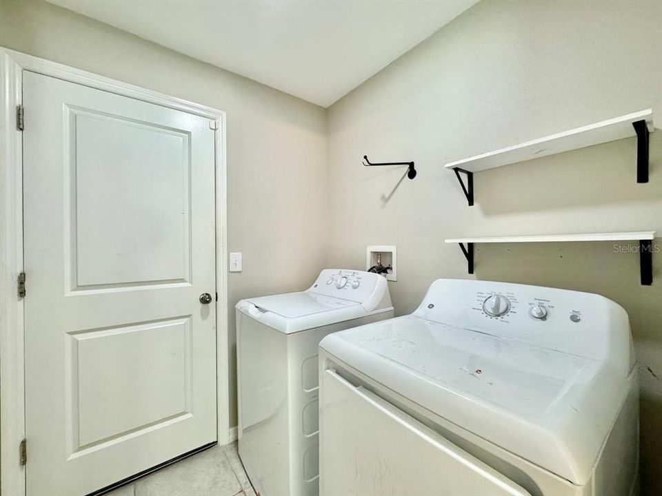 出租: $2,100 (4 贝兹, 2 浴室, 1841 平方英尺)