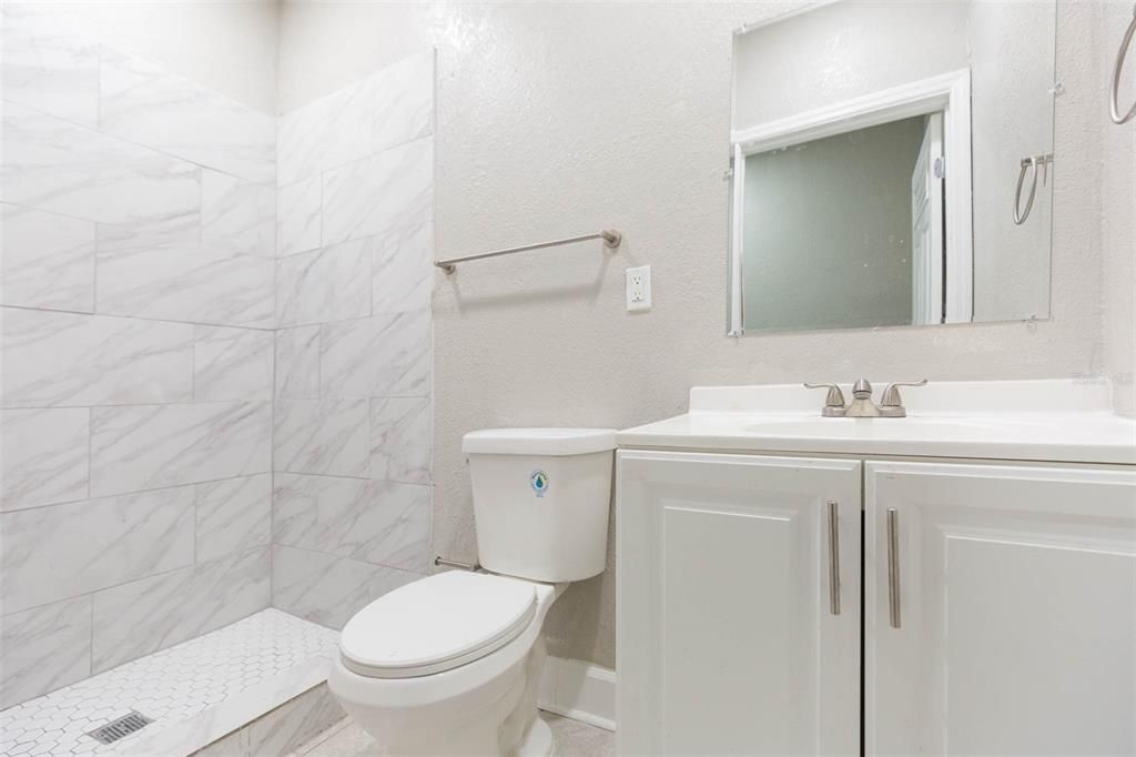 Под контрактом: $269,900 (2 спален, 2 ванн, 884 Квадратных фут)