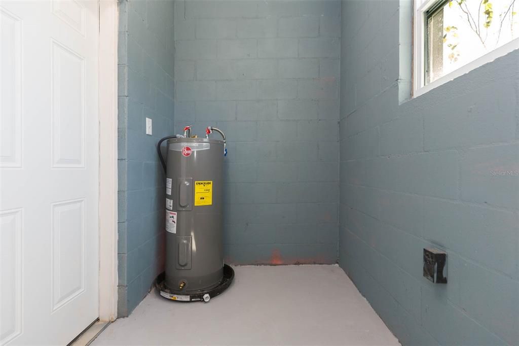 Под контрактом: $269,900 (2 спален, 2 ванн, 884 Квадратных фут)